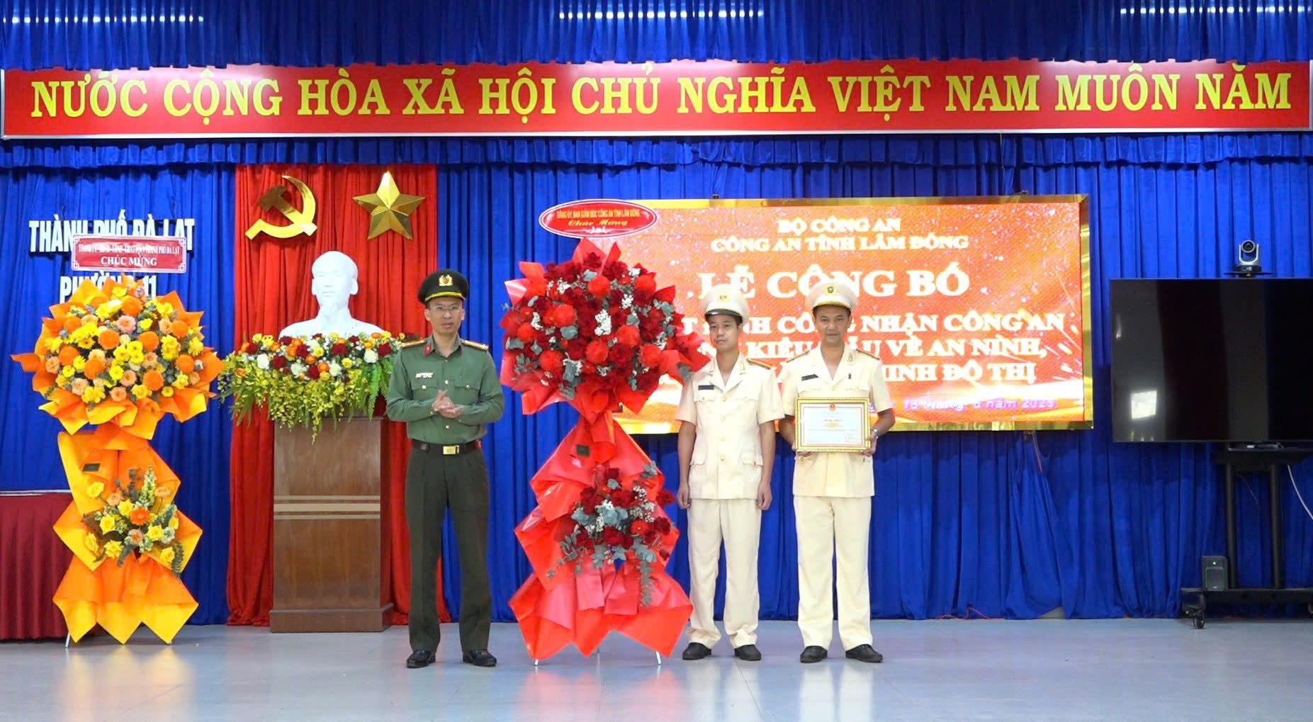 Công an phường 11, TP Đà Lạt đón nhận danh hiệu “Công an phường kiểu mẫu về an ninh, trật tự và văn minh đô thị”
