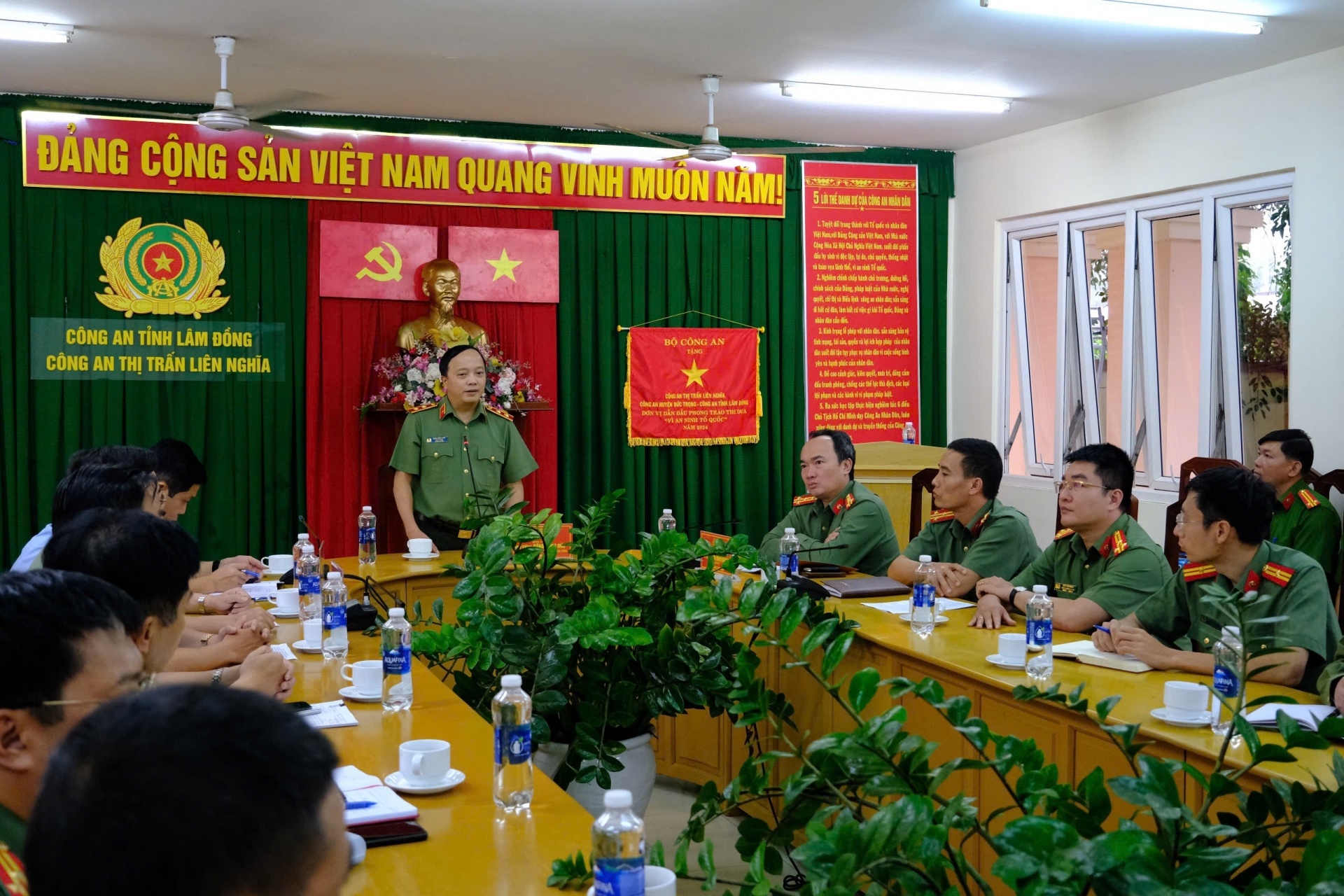 Trung tướng Đặng Hồng Đức, Thứ trưởng Bộ Công an làm việc với Công an thị trấn Liên Nghĩa
