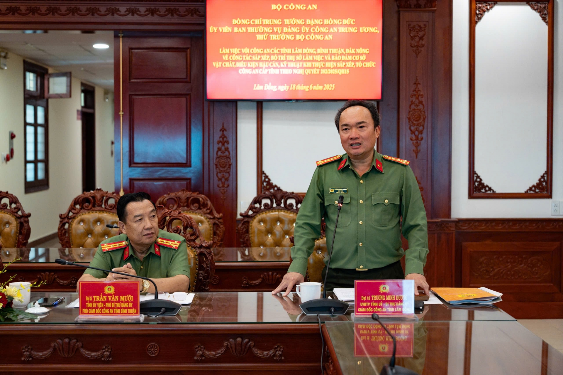 Đại tá Trương Minh Đương - Giám đốc Công an tỉnh Lâm Đồng phát biểu về công tác tổ chức cán bộ, hậu cần, kỹ thuật,...