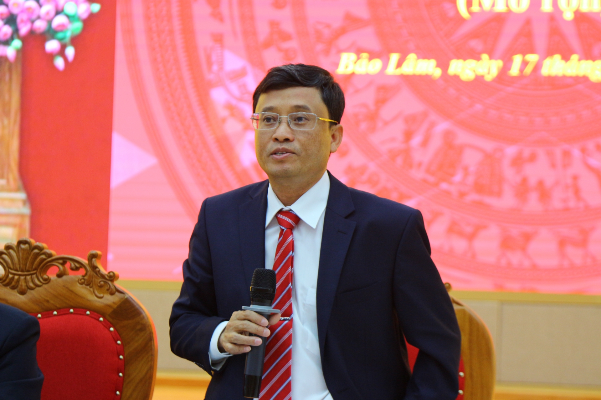 Đồng chí Trương Hoài Minh - Phó Bí thư, Chủ tịch UBND huyện phát biểu tại Hội nghị