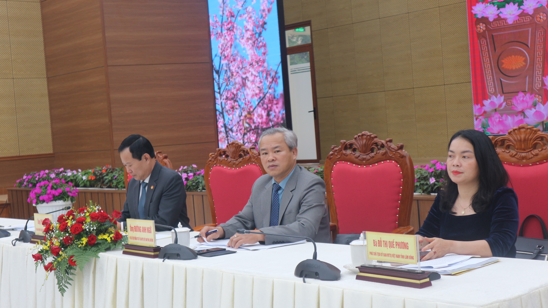 Chủ trì điều hành hội nghị