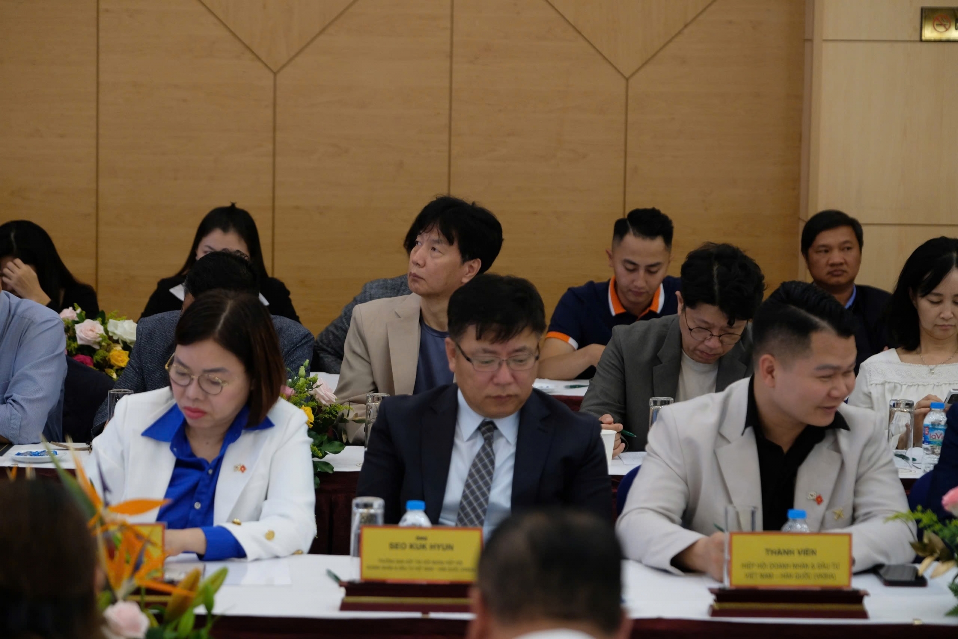 các đại biểu tham dự hội nghị