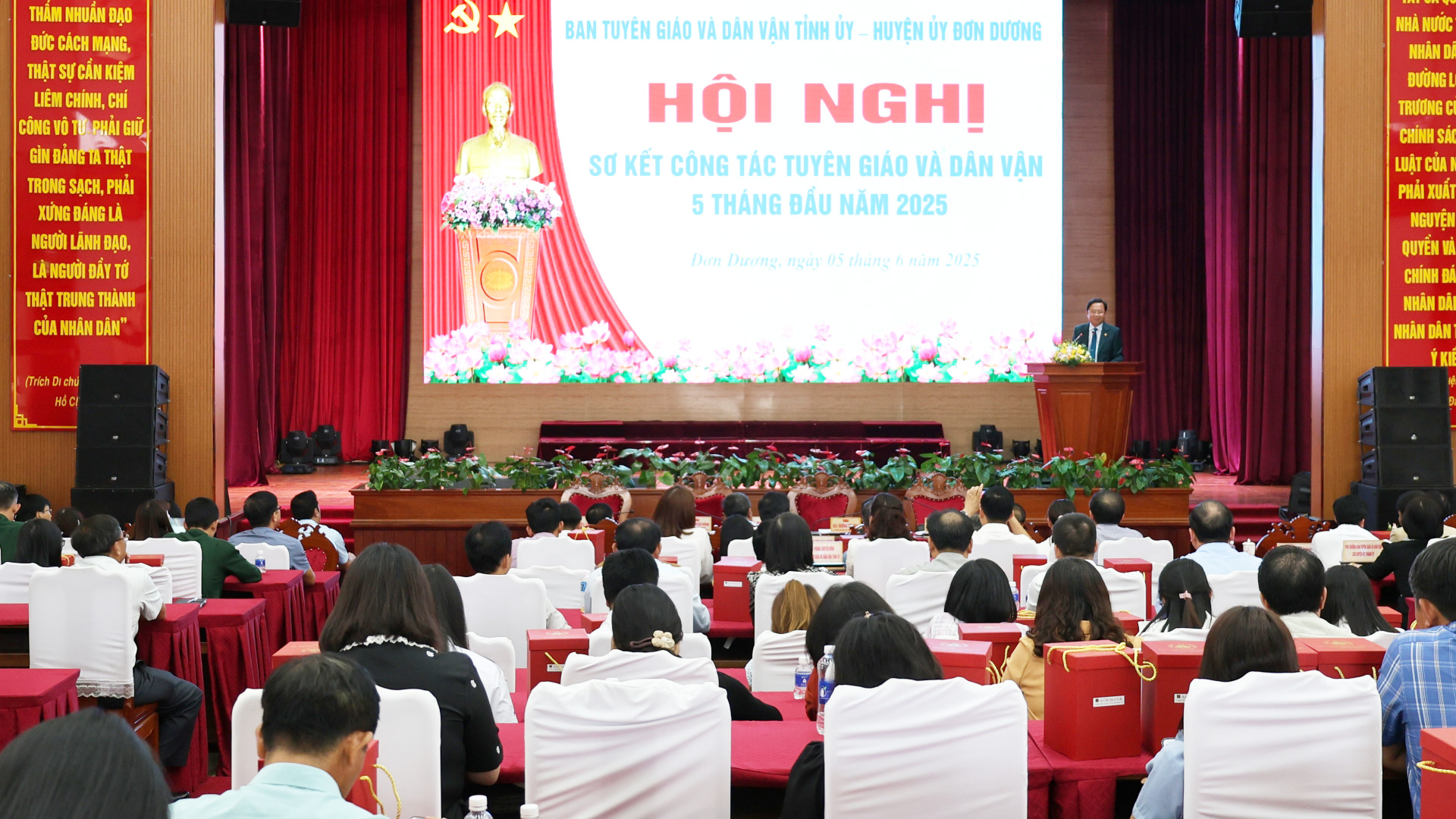 Quang cảnh hội nghị