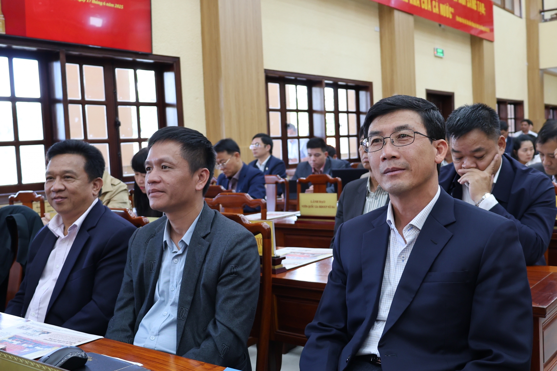 Lãnh đạo các sở, ngành tham dự hội nghị
