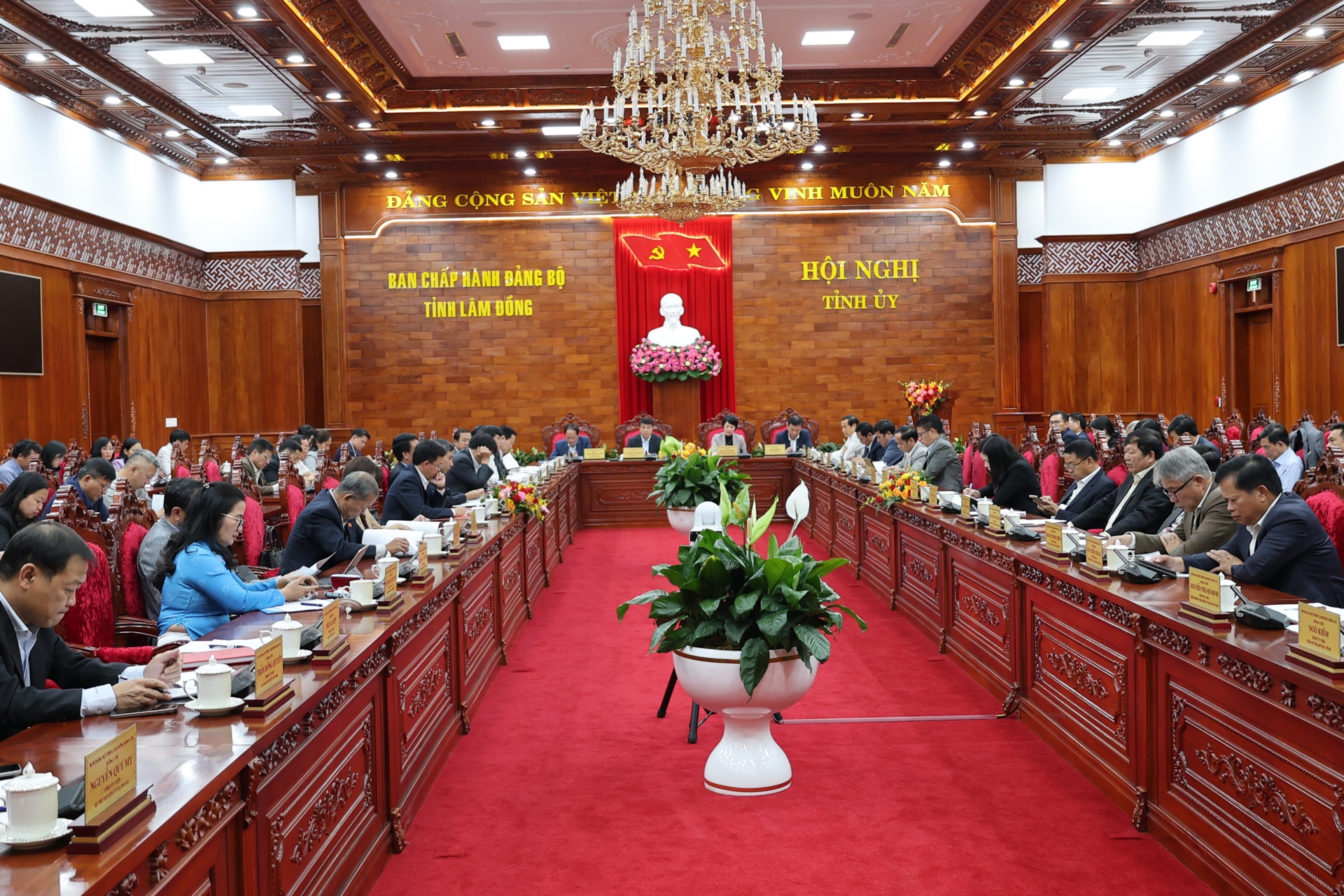 uang cảnh hội nghị