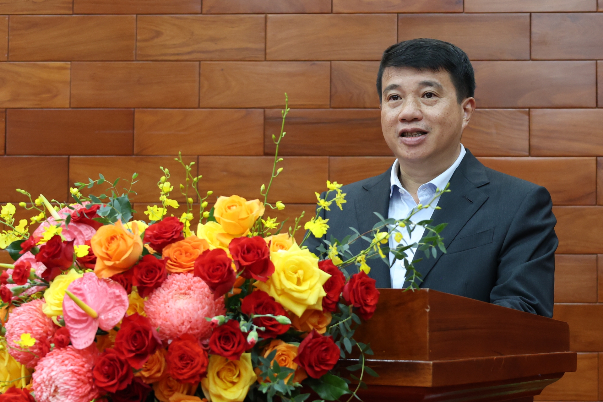 đồng chí: Y Thanh Hà Niê Kđăm - Ủy viên Trung ương Đảng, Bí thư Tỉnh ủy phát biểu kết luận hội nghị
