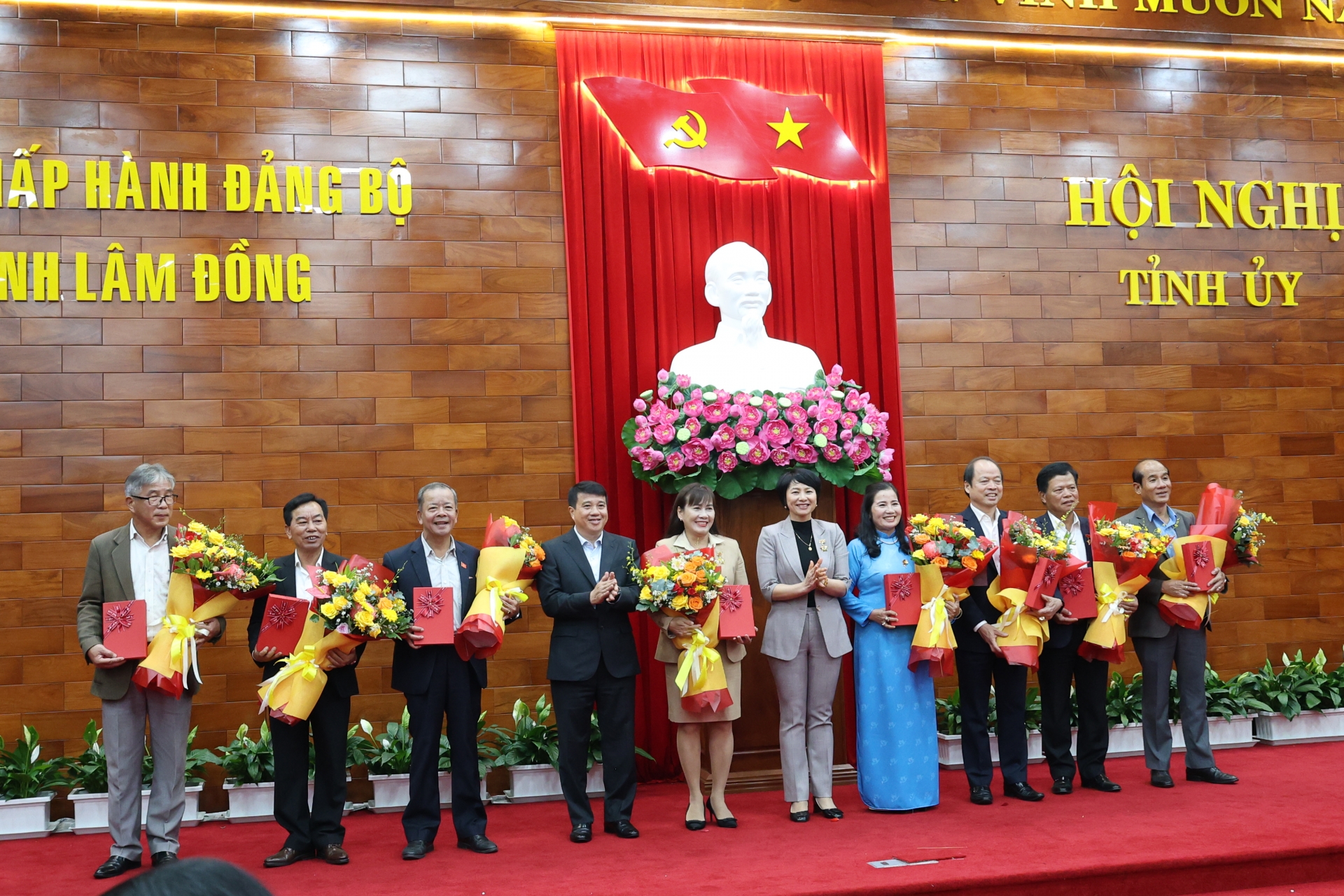 Chia tay các đồng chí Tỉnh ủy viên không tái cử khóa mới