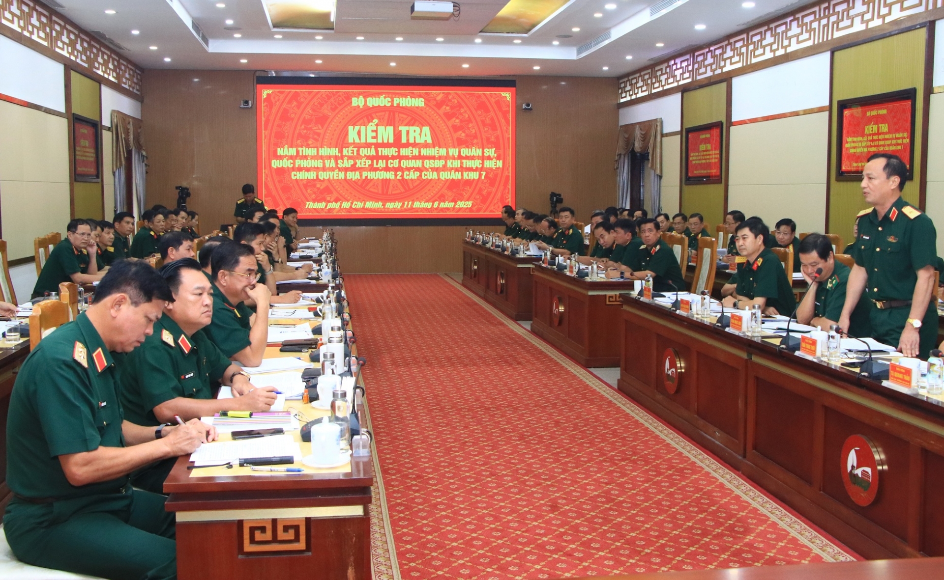 Toàn cảnh buổi làm việc của đoàn công tác tại Quân khu 7
