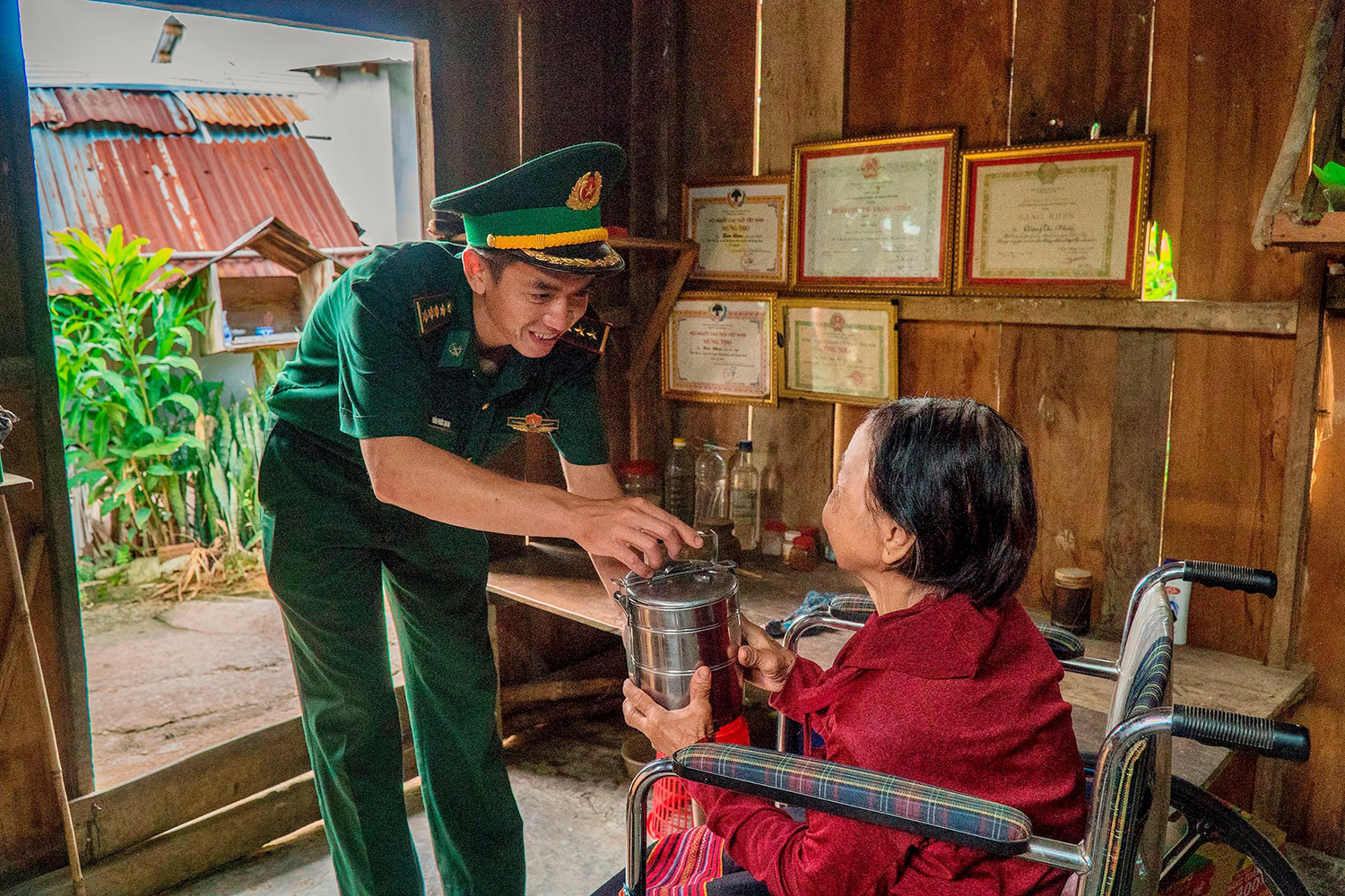 Thắm tình quân dân