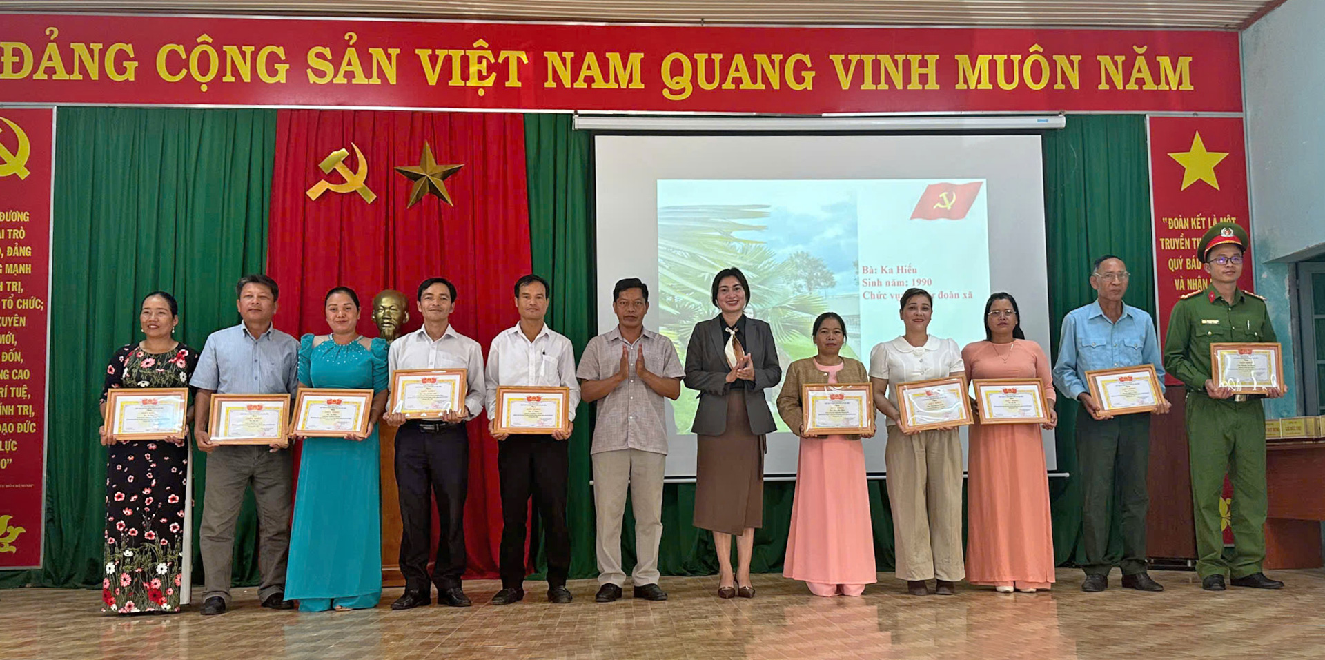 Học tập và làm theo Bác ở xã vùng xa