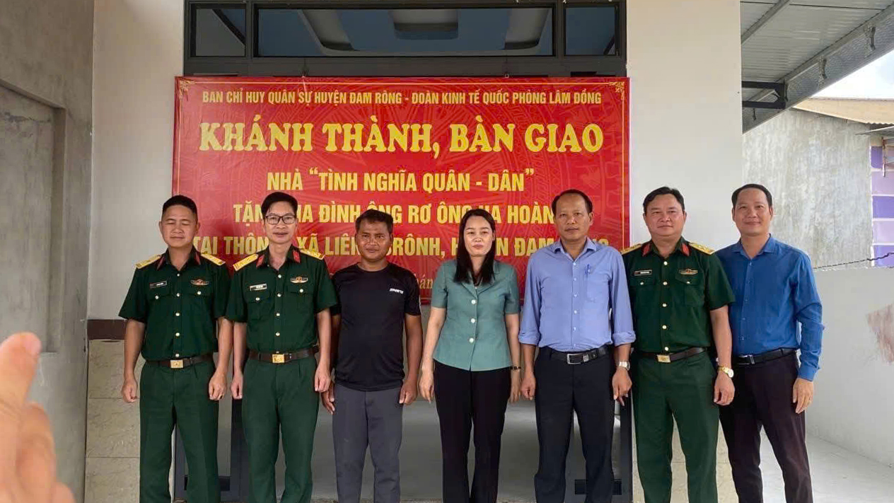 Bàn giao nhà tình nghĩa quân - dân tại huyện Đam Rông