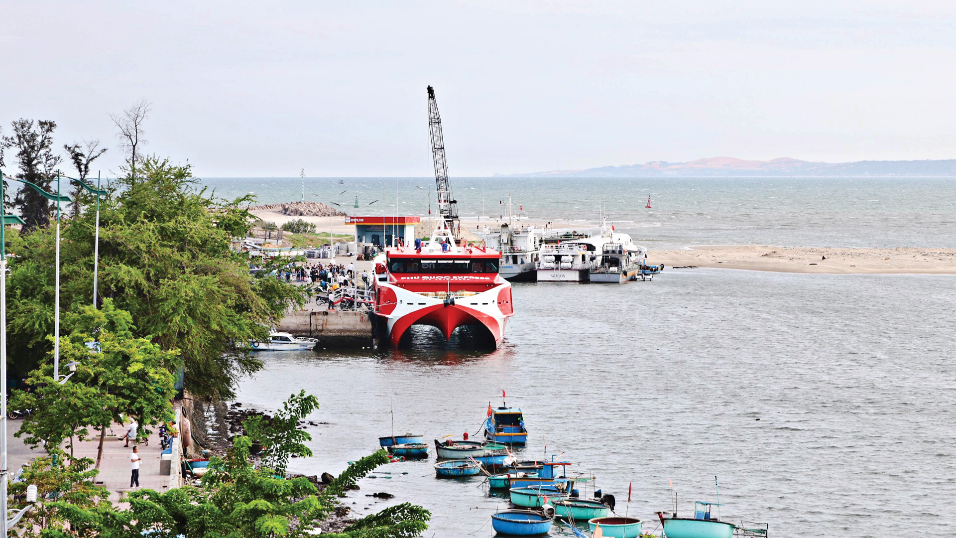 Với 192 km bờ biển, tỉnh Lâm Đồng sau sáp nhập
có hệ thống hạ tầng vận tải rất đa dạng,
giàu tiềm năng phát triển