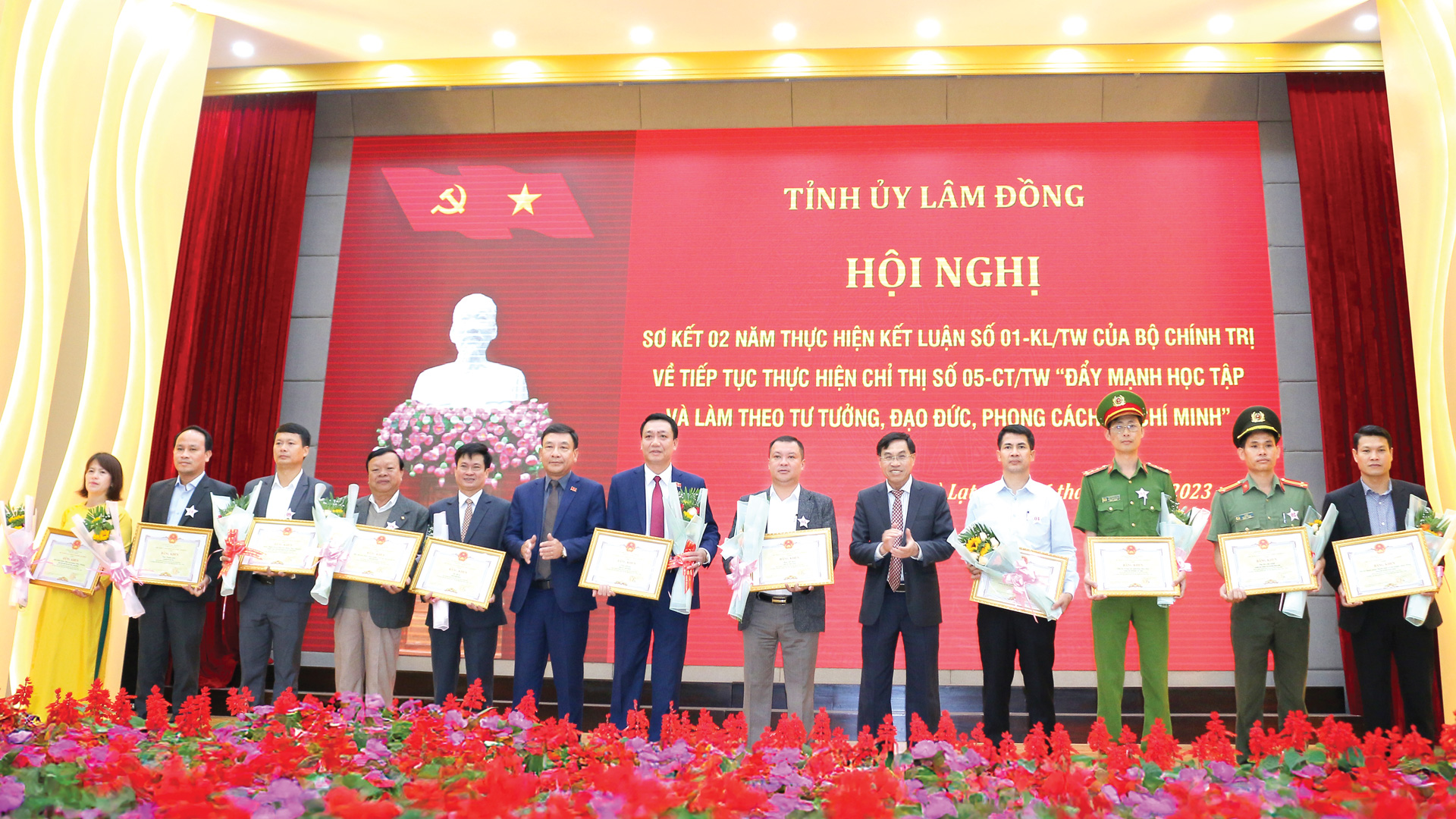 Nhiều tập thể, cá nhân điển hình trong học tập và làm theo Bác được Tỉnh ủy Lâm Đồng biểu dương, khen thưởng