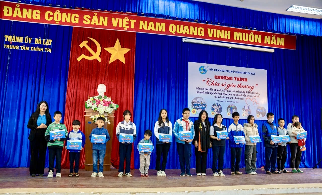 Trao tặng