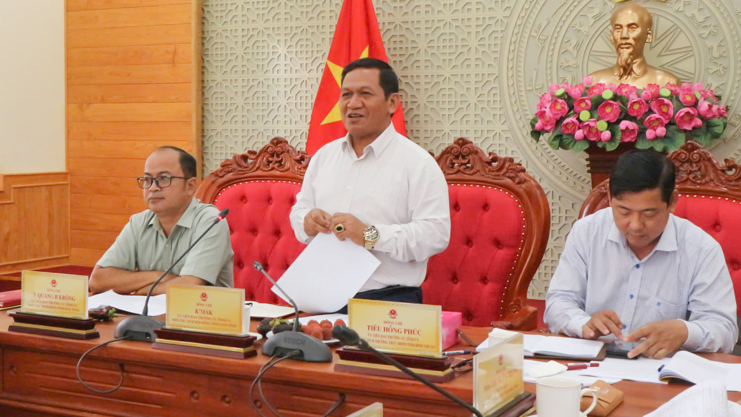 Đồng chí K’ Mák - Ủy viên Ban Thường vụ Tỉnh ủy, Phó Chủ tịch HĐND tỉnh Lâm Đồng phát biểu ghi nhận các ý kiến góp ý