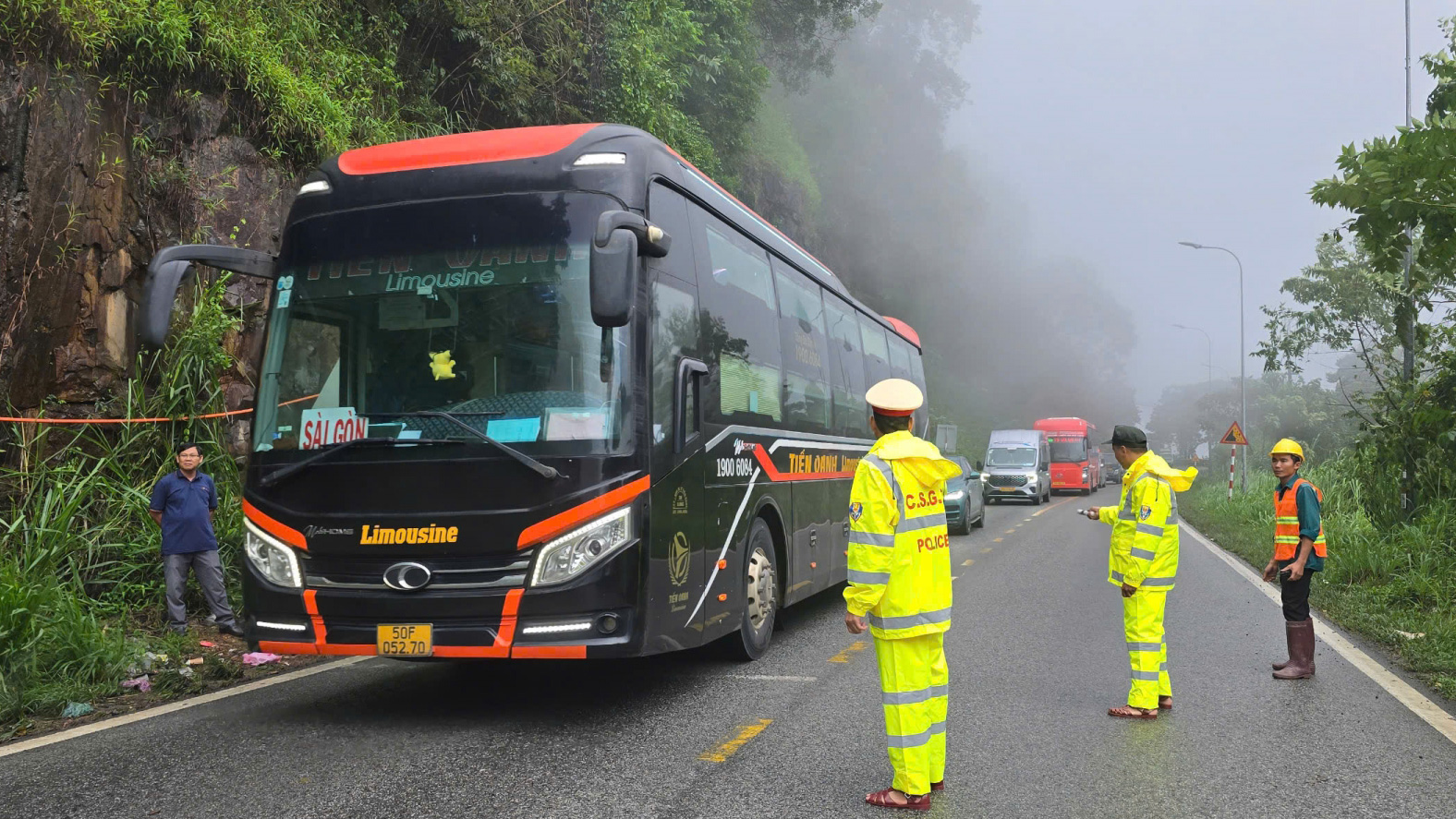 Giữ giao thông trên đèo Bảo Lộc thông suốt mùa cao điểm