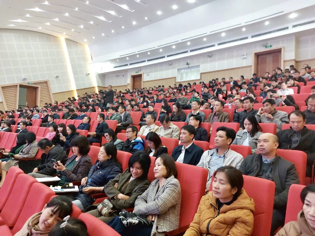 Các đại biểu dự hội nghị tại điểm cầu Trung tâm hành chính tỉnh