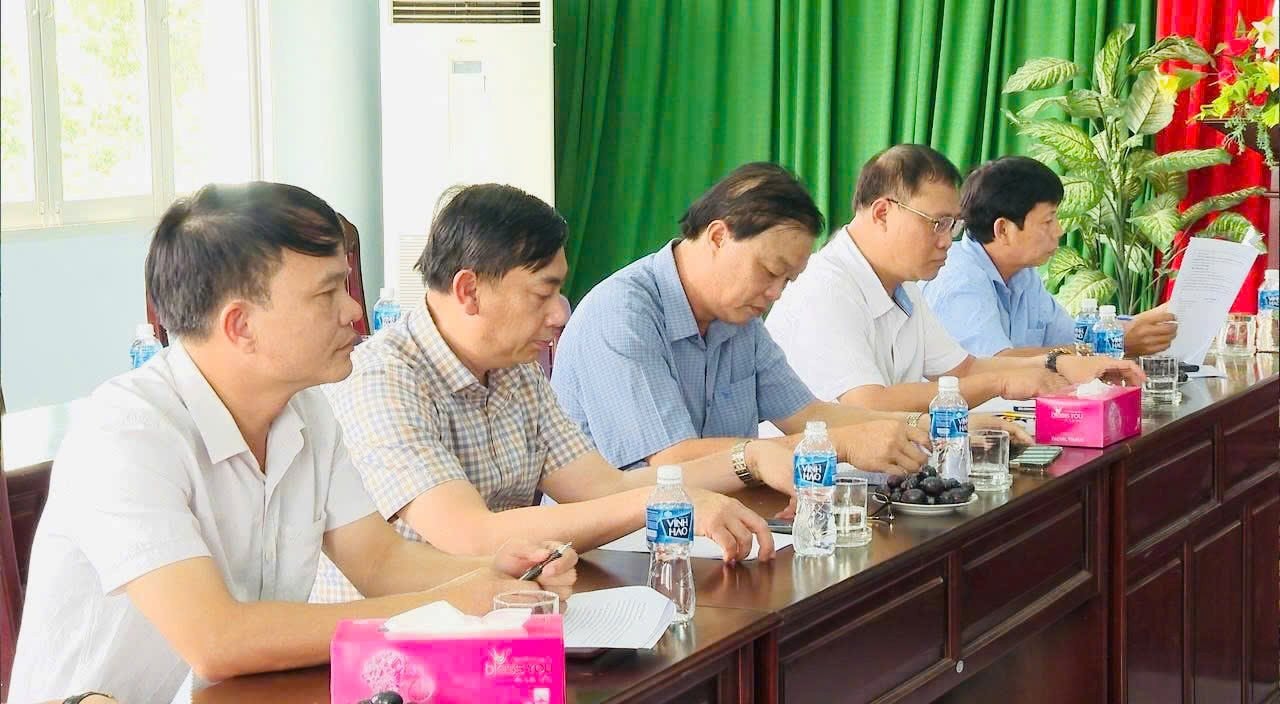 Các đại biểu đại diện 6 đơn vị tham dự buổi làm việc