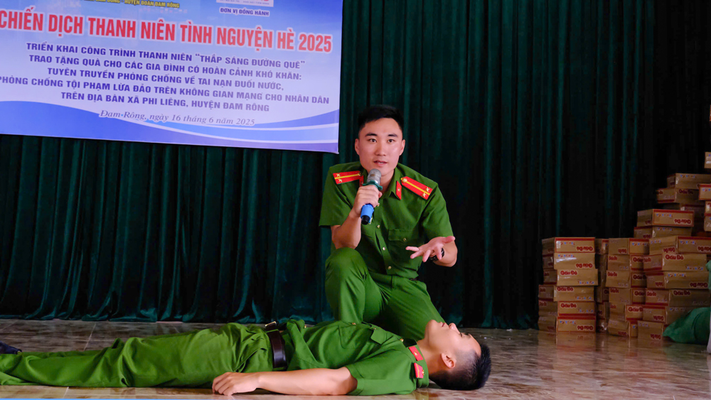 Tập huấn kỹ năng phòng, chống đuối nước - một trong những vấn đề cần thiết trong dịp hè tại các địa phương