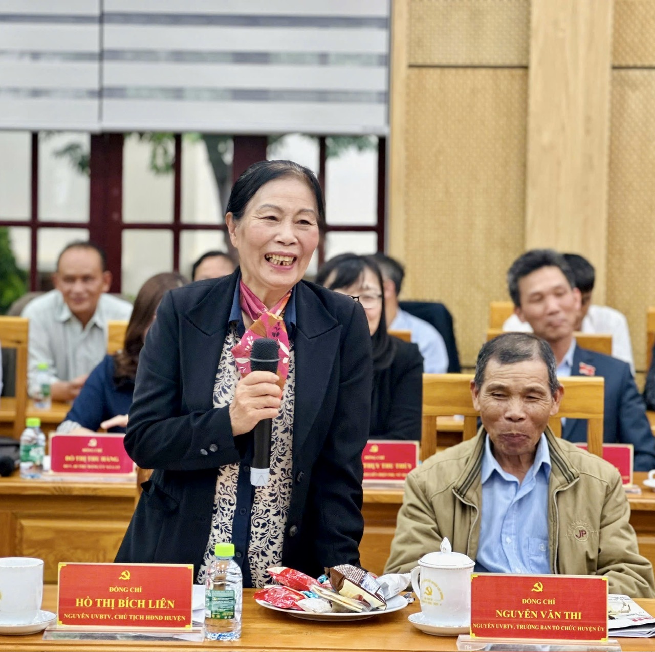 Đồng chí Hồ Thị Bích Liên - Nguyên Chủ tịch HĐND huyện đóng góp ý kiến