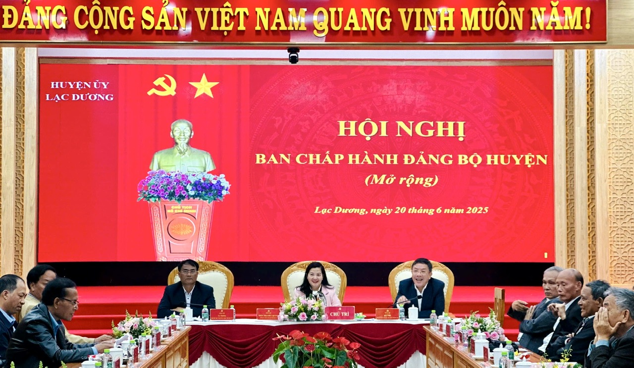 Hội nghị Huyện ủy Lạc Dương lần thứ 22