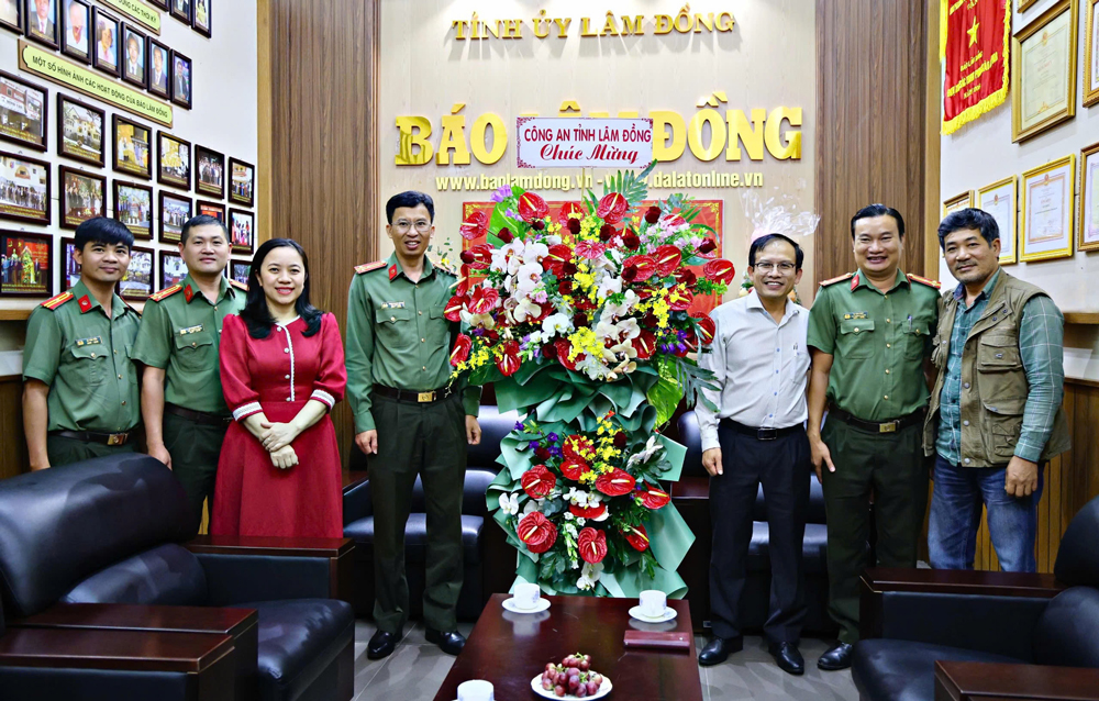 Ban Giám đốc Công an tỉnh thăm, chúc mừng Báo Lâm Đồng