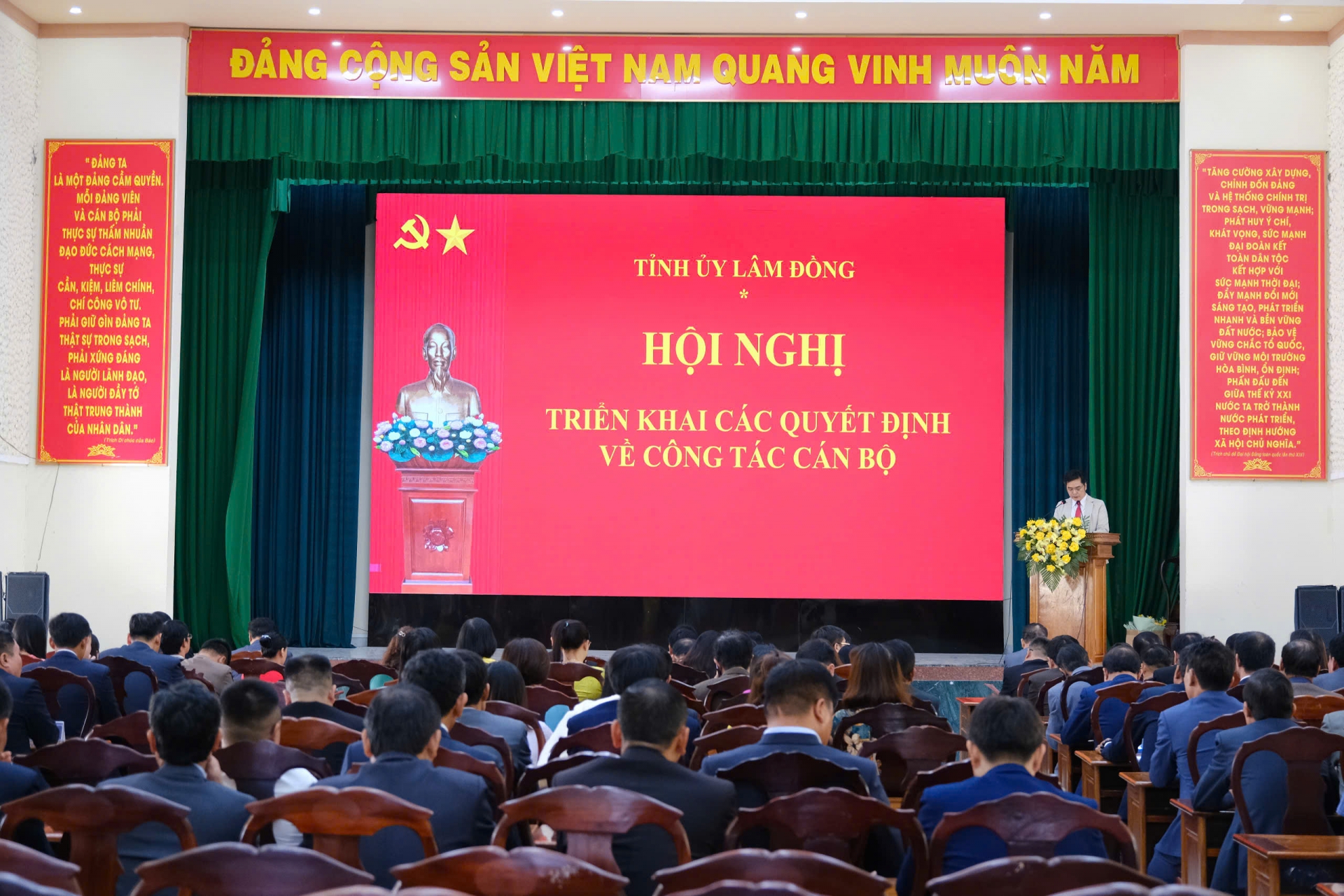 Quang cảnh lễ công bố