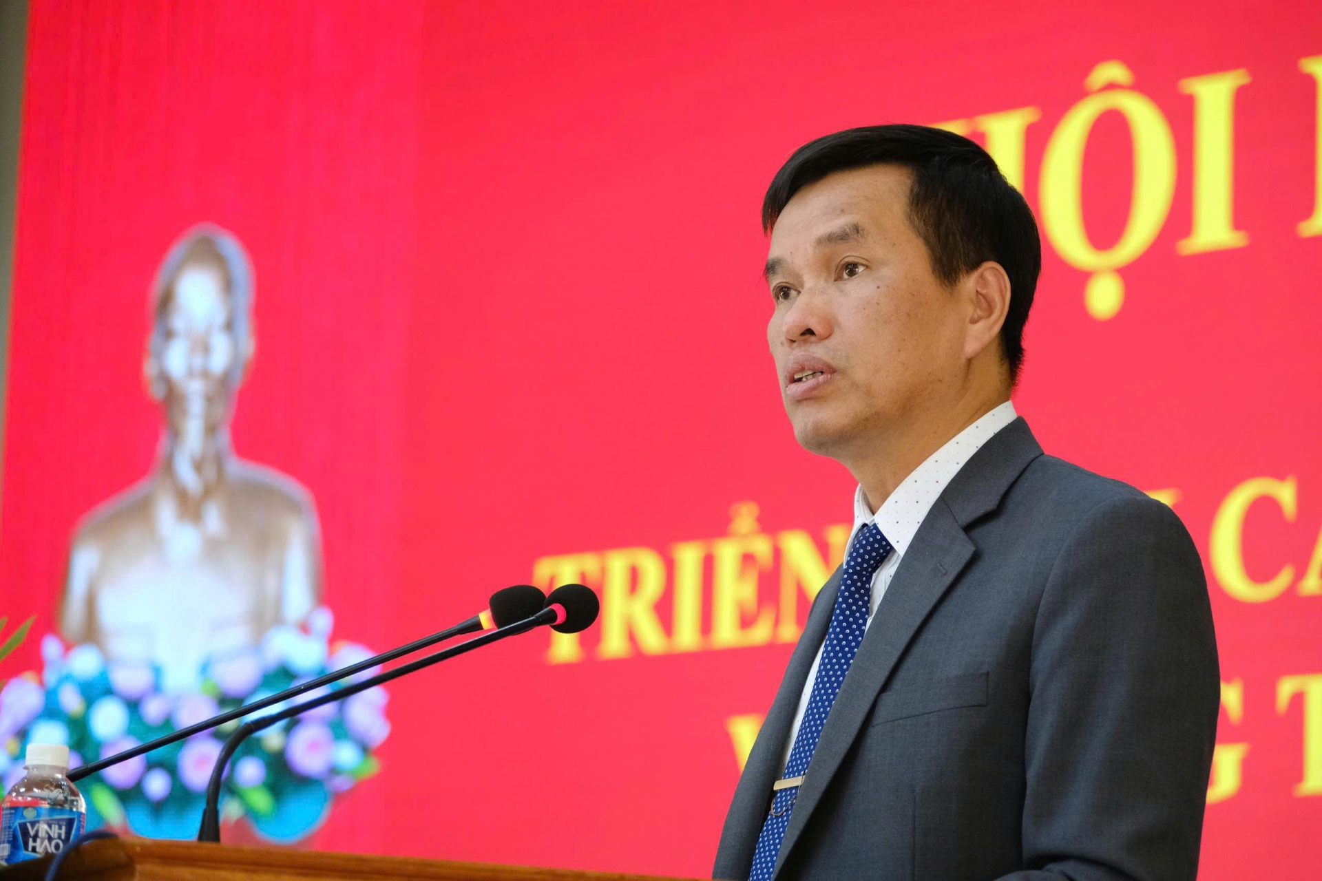 Đồng chí Nguyễn Văn Dậu - Bí thư Đảng uỷ xã Đinh Văn Lâm Hà phát biểu nhận nhiệm vụ