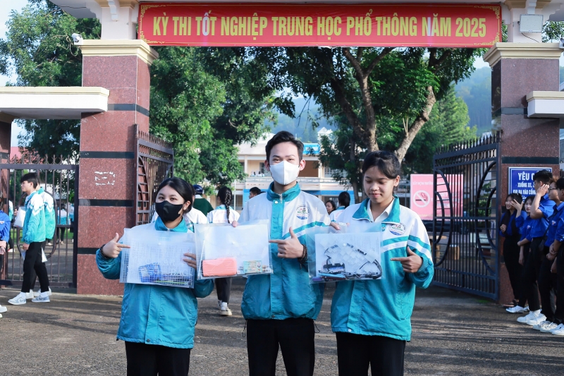 Lâm Hà hỗ trợ 140 học sinh khó khăn tham dự kỳ thi THPT