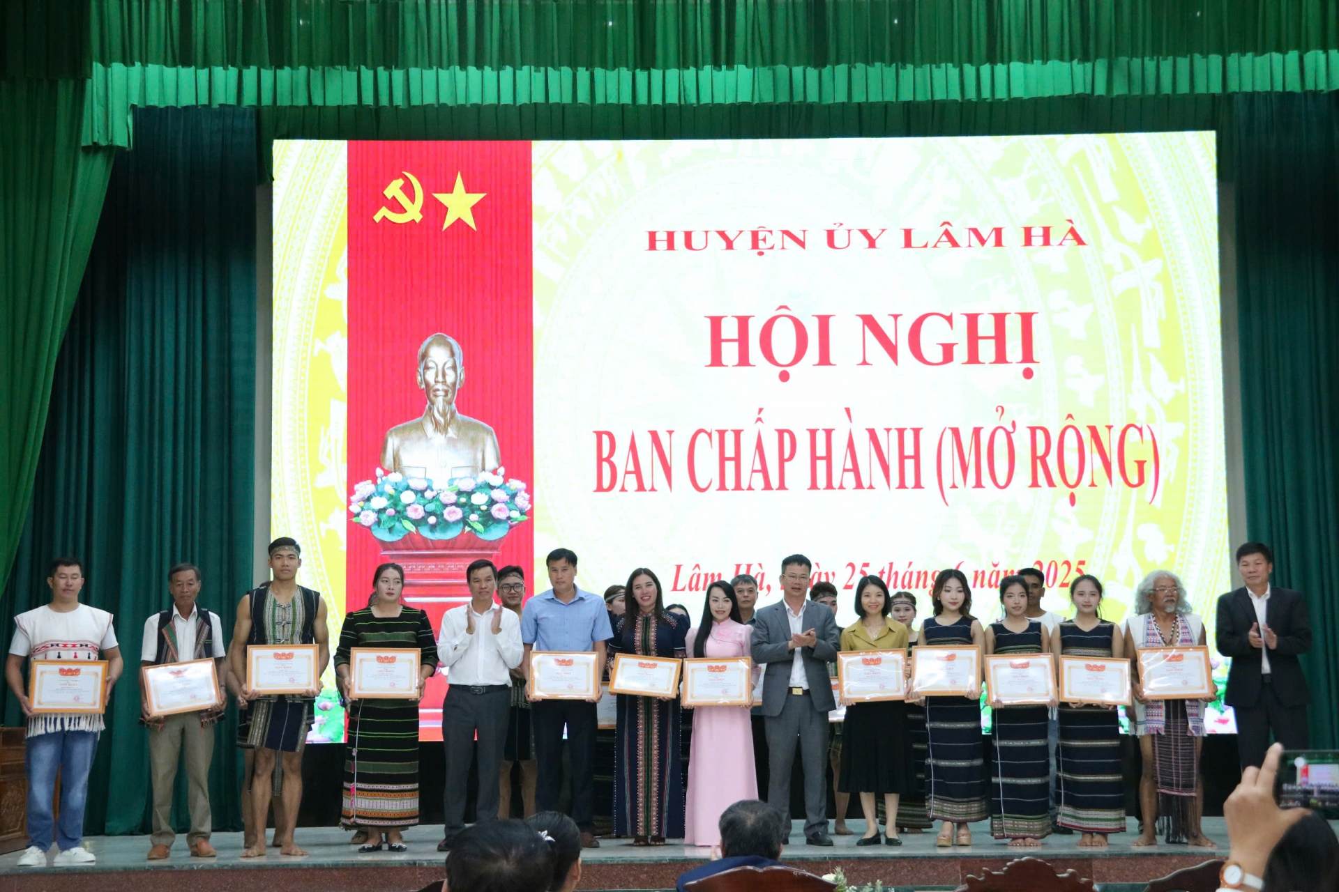 Hội nghị Ban Chấp hành Đảng bộ huyện Lâm Hà (mở rộng)