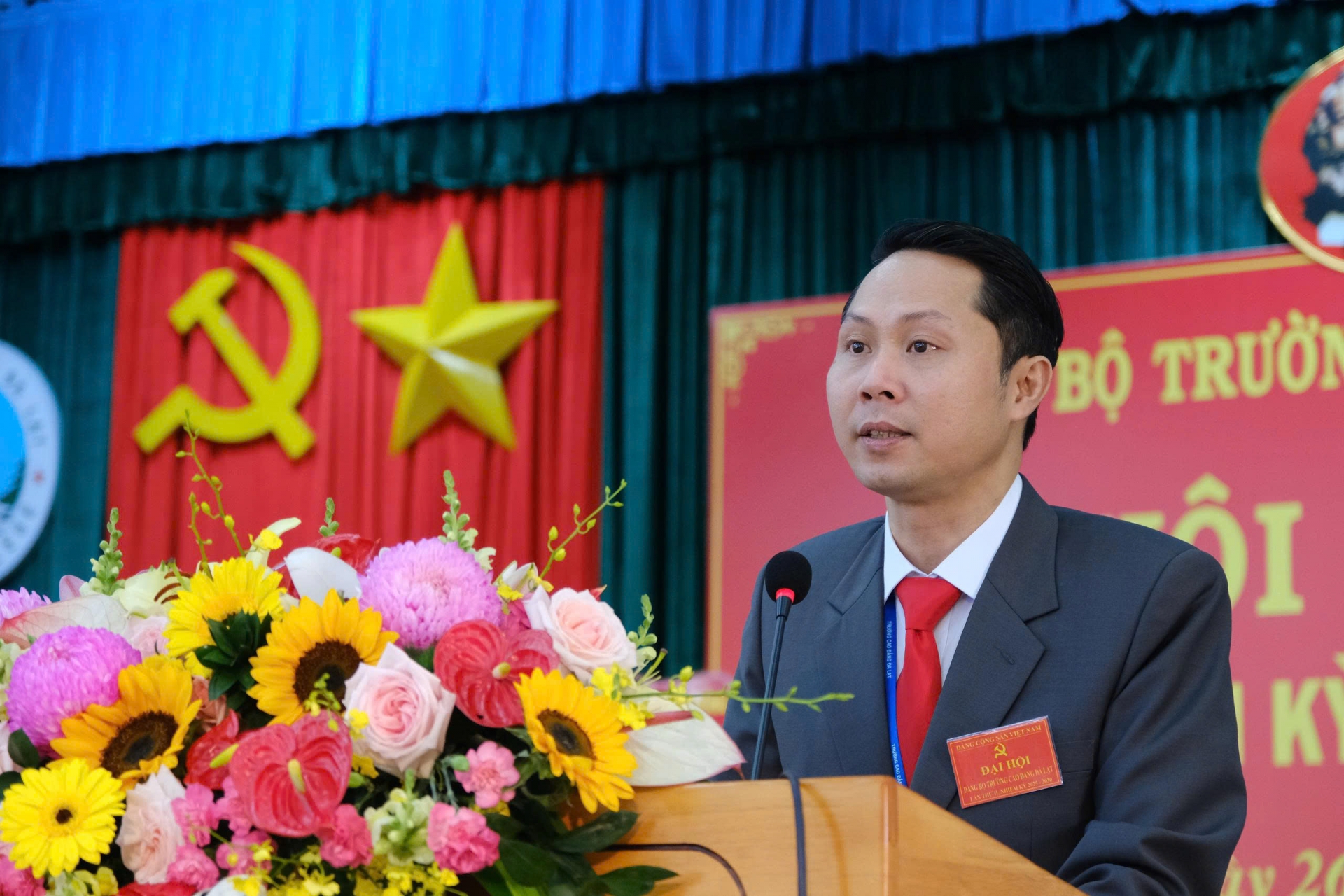 Các đồng chí tham luận tại Đại hội