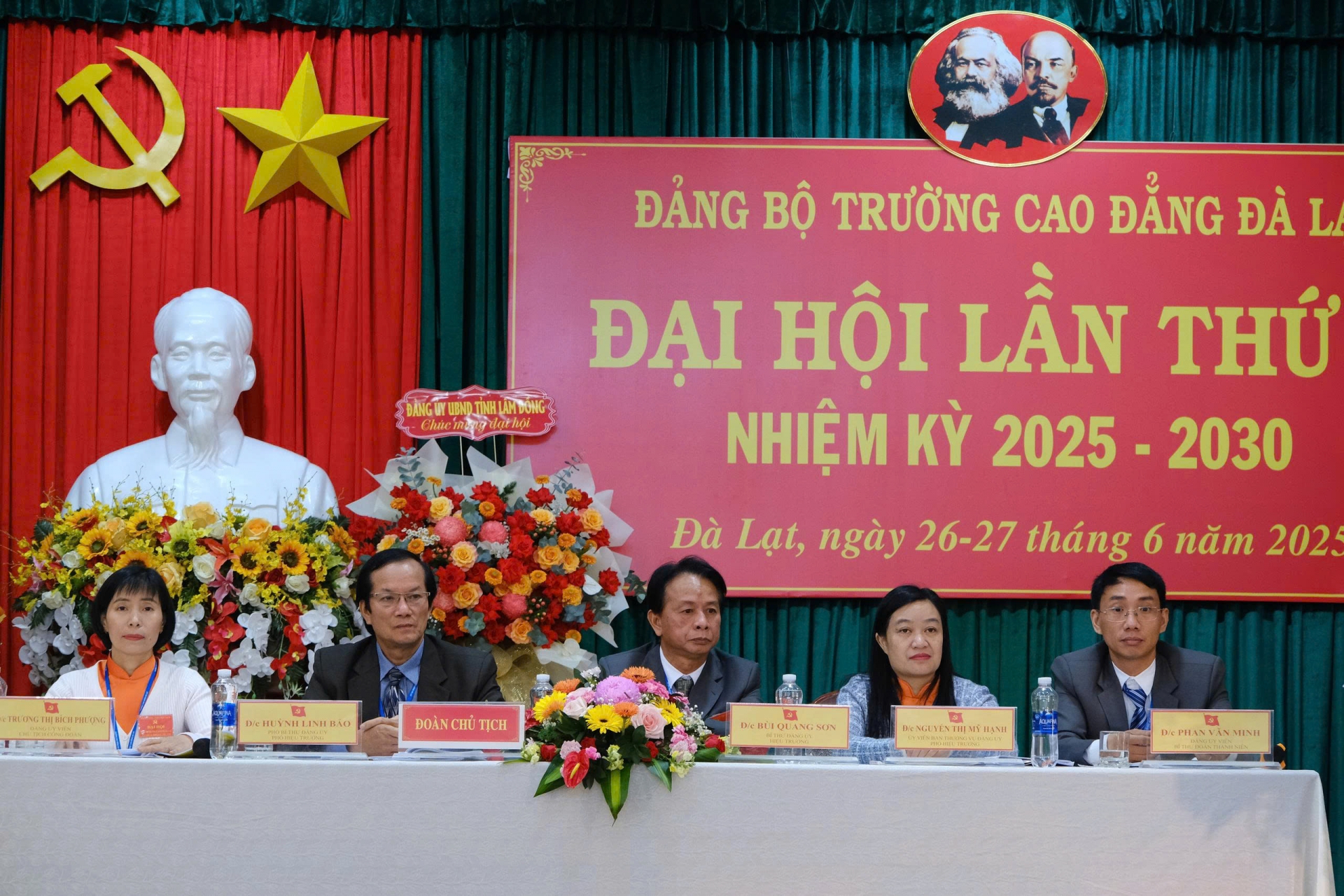 Đoàn chủ tịch chủ trì Đại hội