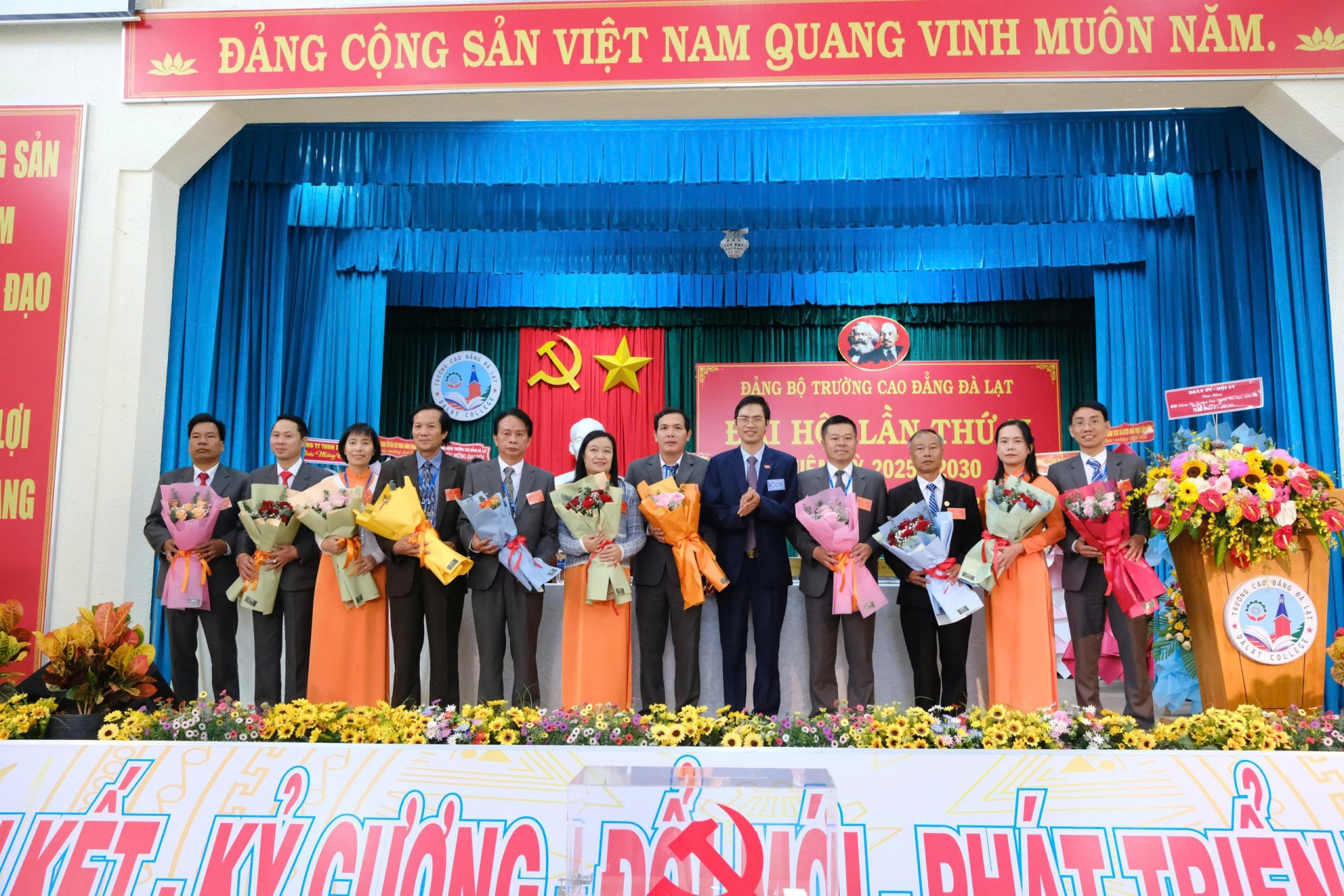 Ban Chấp hành khoa mới ra mắt Đại hội
