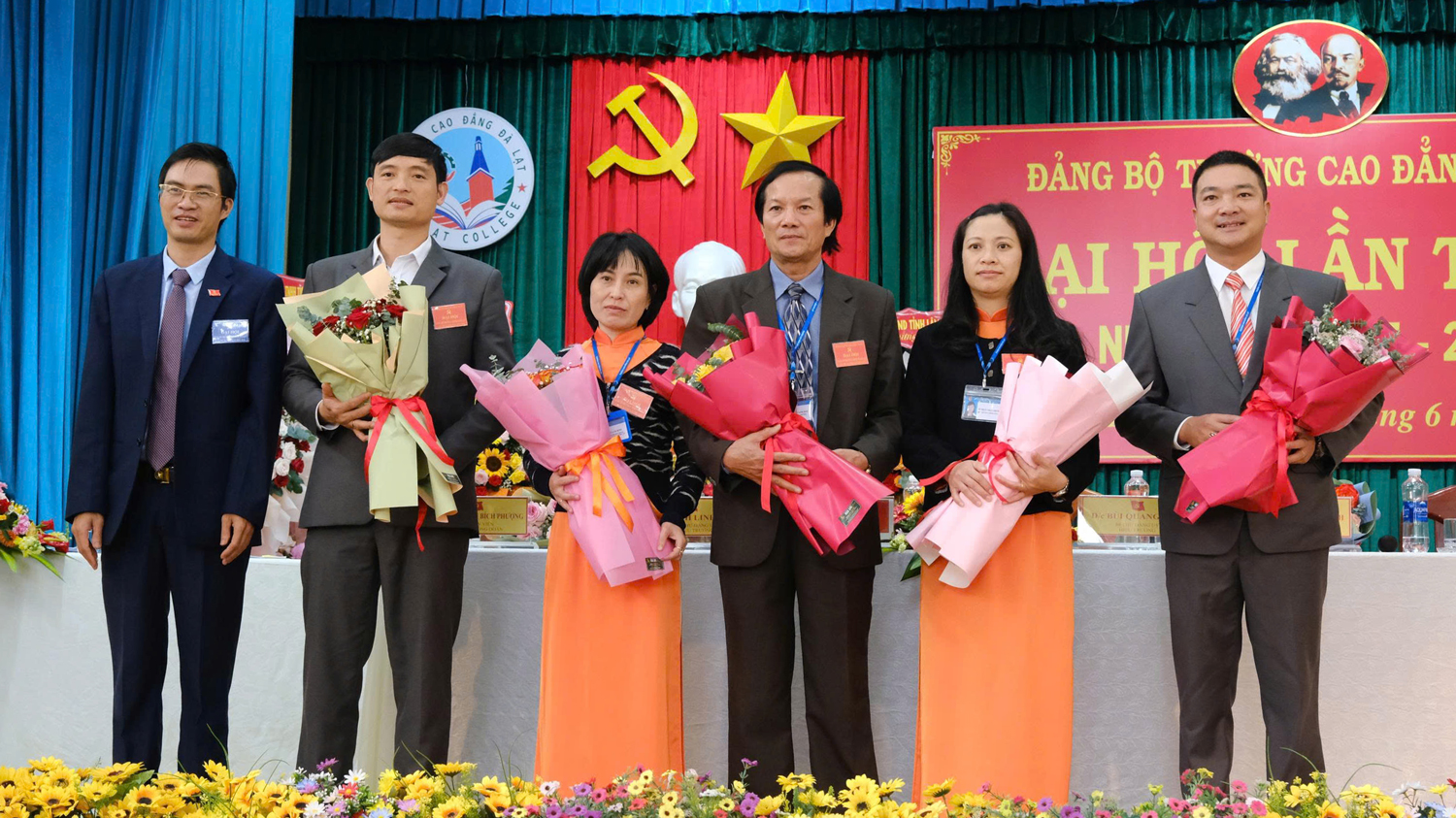 Các đồng chí Uỷ ban Kiểm tra Đảng uỷ nhiệm kỳ 2025 - 2030 ra mắt Đại hội