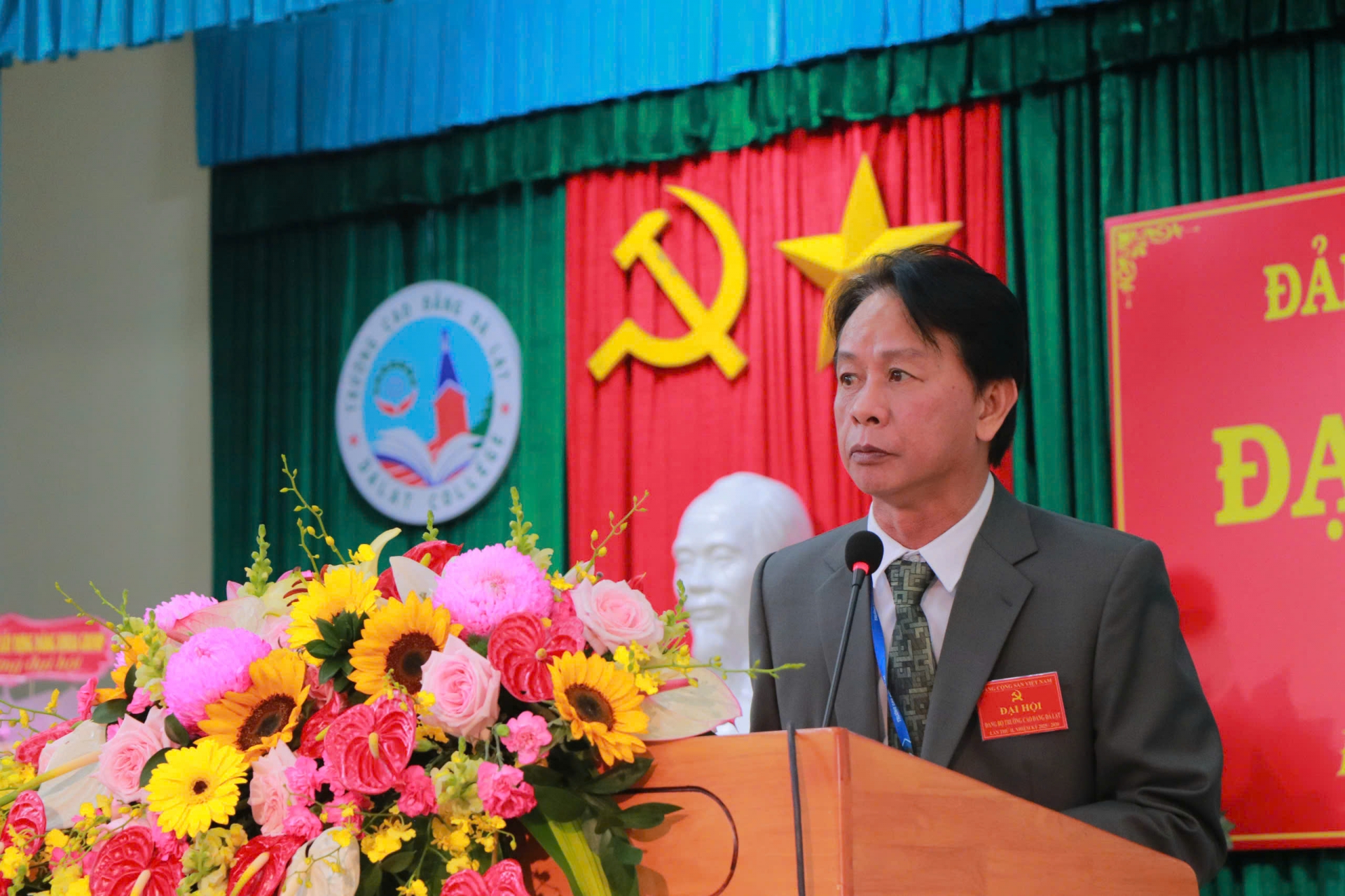 Đồng chí Bùi Quang Sơn - Hiệu trưởng Trường Cao đẳng Đà Lạt phát biểu tại Đại hội