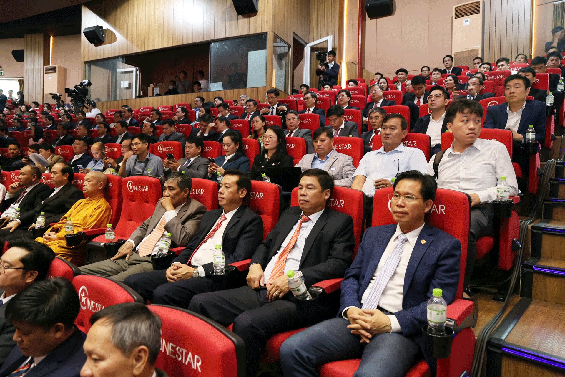 Các đại biểu tham dự Lễ công bố