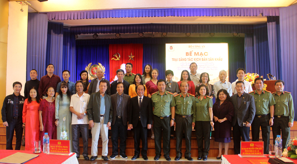 Bế mạc trại sáng tác kịch bản sân khấu về đề tài “Vì an ninh Tổ quốc và bình yên cuộc sống”