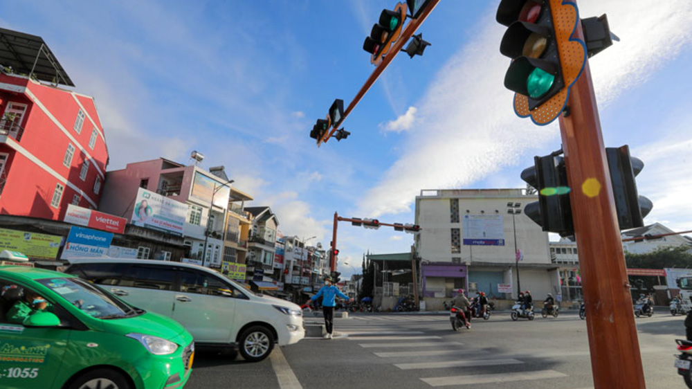 Đà Lạt: Lắp đặt thêm nhiều đèn tín hiệu và cải tạo, mở rộng các nút giao thông