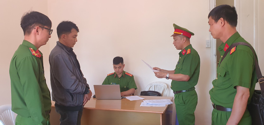 Khởi tố một cán bộ ngân hàng về tội lừa đảo chiếm đoạt tài sản