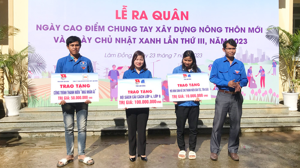 Nhiều hoạt động ý nghĩa trong Ngày cao điểm chung tay xây dựng nông thôn mới