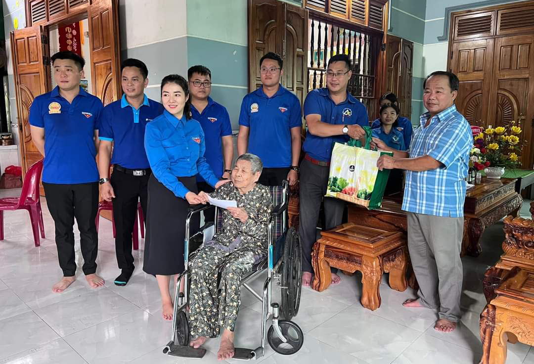 Tổ chức Chiến dịch tình nguyện Kỳ nghỉ hồng tại 3 huyện phía Nam