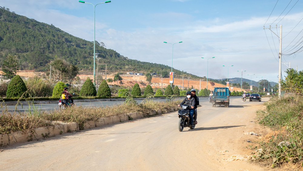 Điều chỉnh tiến độ đường gom cao tốc Liên Khương - Prenn đến hết năm 2023