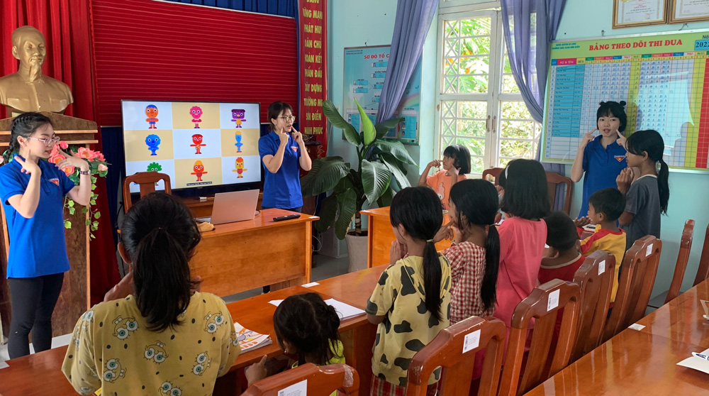 Tuổi trẻ Trường Đại học Đà Lạt thực hiện nhiều phần việc ý nghĩa trong Chiến dịch tình nguyện Mùa hè xanh 2023