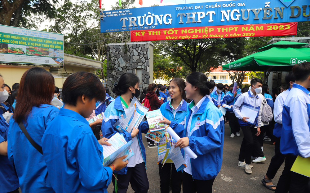 Các trường THPT công bố điểm chuẩn vào lớp 10