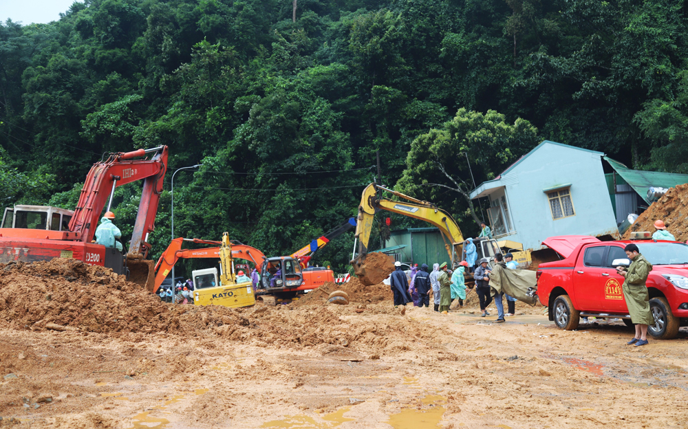 Trích 80 triệu đồng từ Quỹ cứu trợ hỗ trợ 4 trường hợp tử vong trong vụ sạt lở trên đèo Bảo Lộc