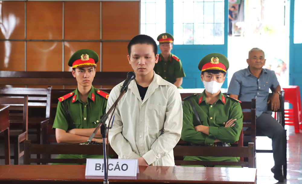 Mới ra tù, nam thanh niên lại lãnh án vì tội trộm cắp tài sản