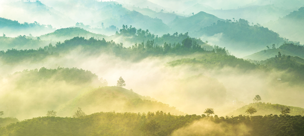 Núi chiều mây phủ