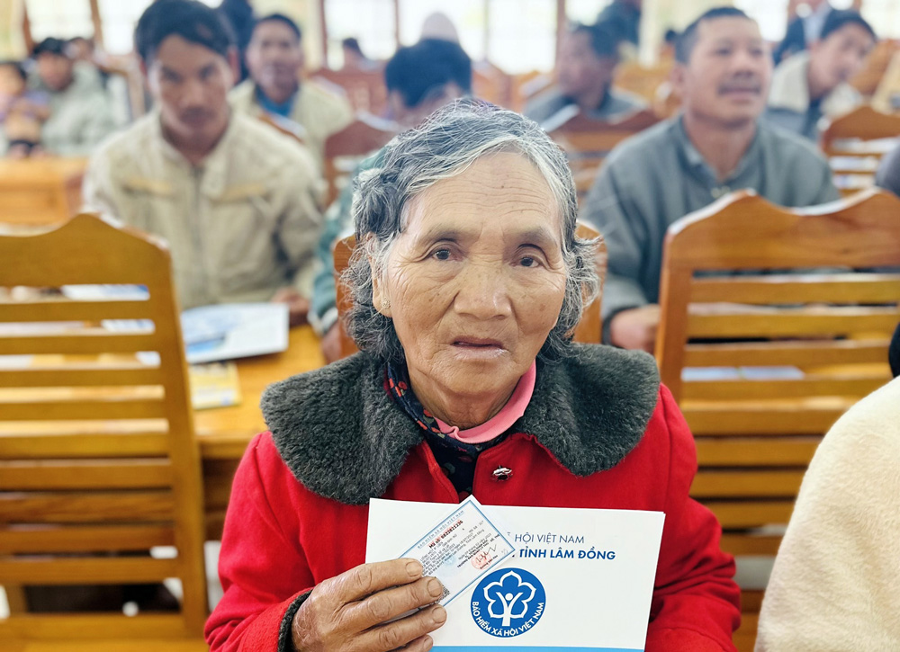 BẢO HIỂM XÃ HỘI LÂM ĐỒNG - ĐỒNG HÀNH CÙNG NGƯỜI DÂN: Bảo hiểm y tế - thẻ ''hộ mệnh'' của người dân