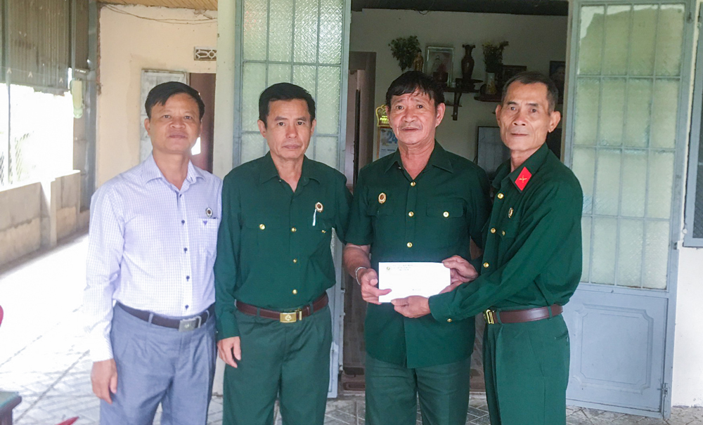 Đam Rông: Thăm, tặng quà thương binh, bệnh binh