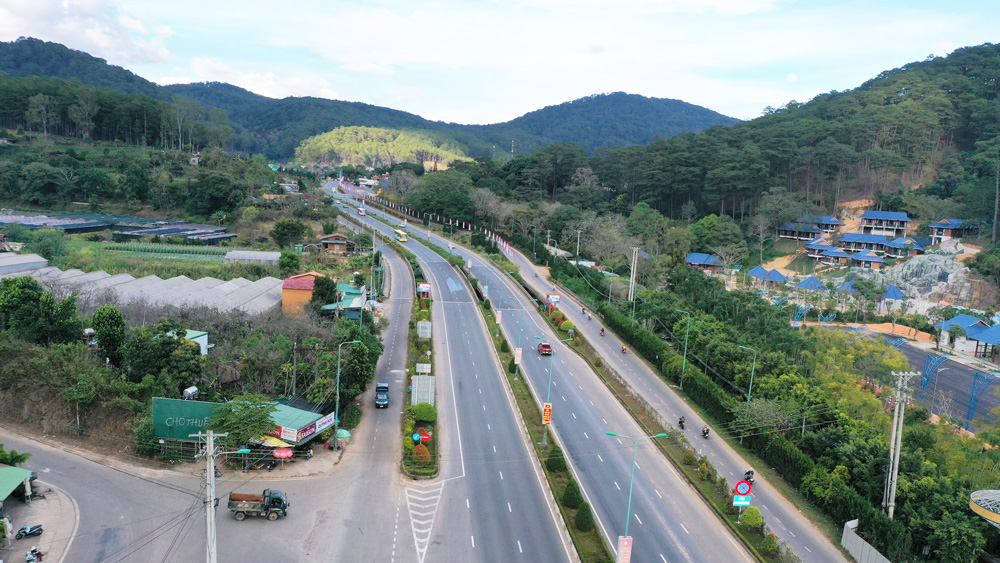 Chuyển biến tích cực trong công tác bảo đảm trật tự an toàn giao thông